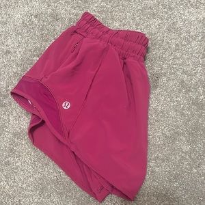 Lululemon hotty hot 2.5 shorts